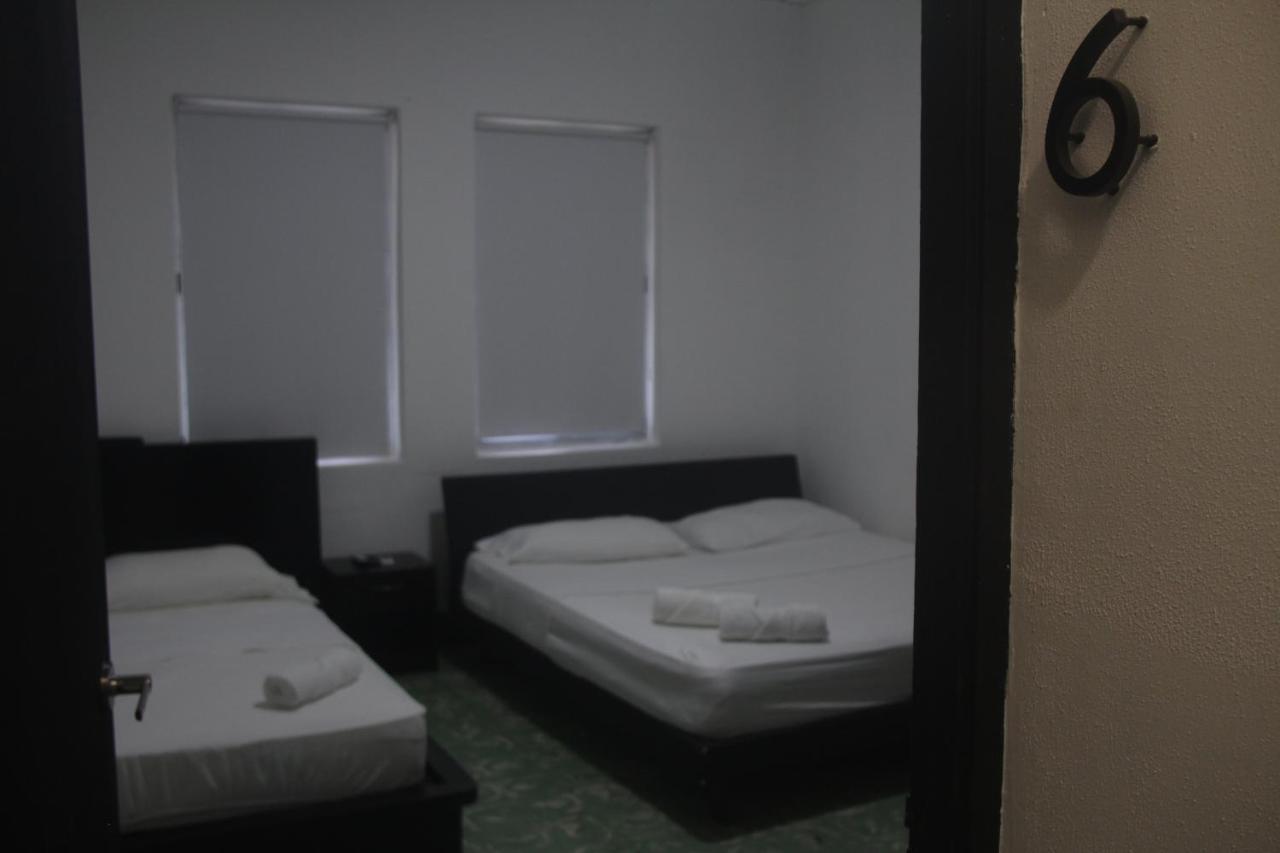 Eden`s Garden Hostel Panama-Stad Buitenkant foto